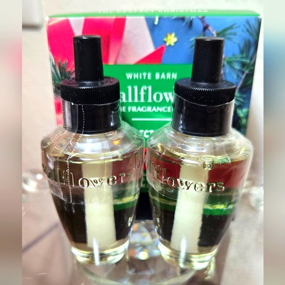Perfect Christmas Wallflowers Refill 2-Pack • Bath & Body Works - Picture 4 of 5